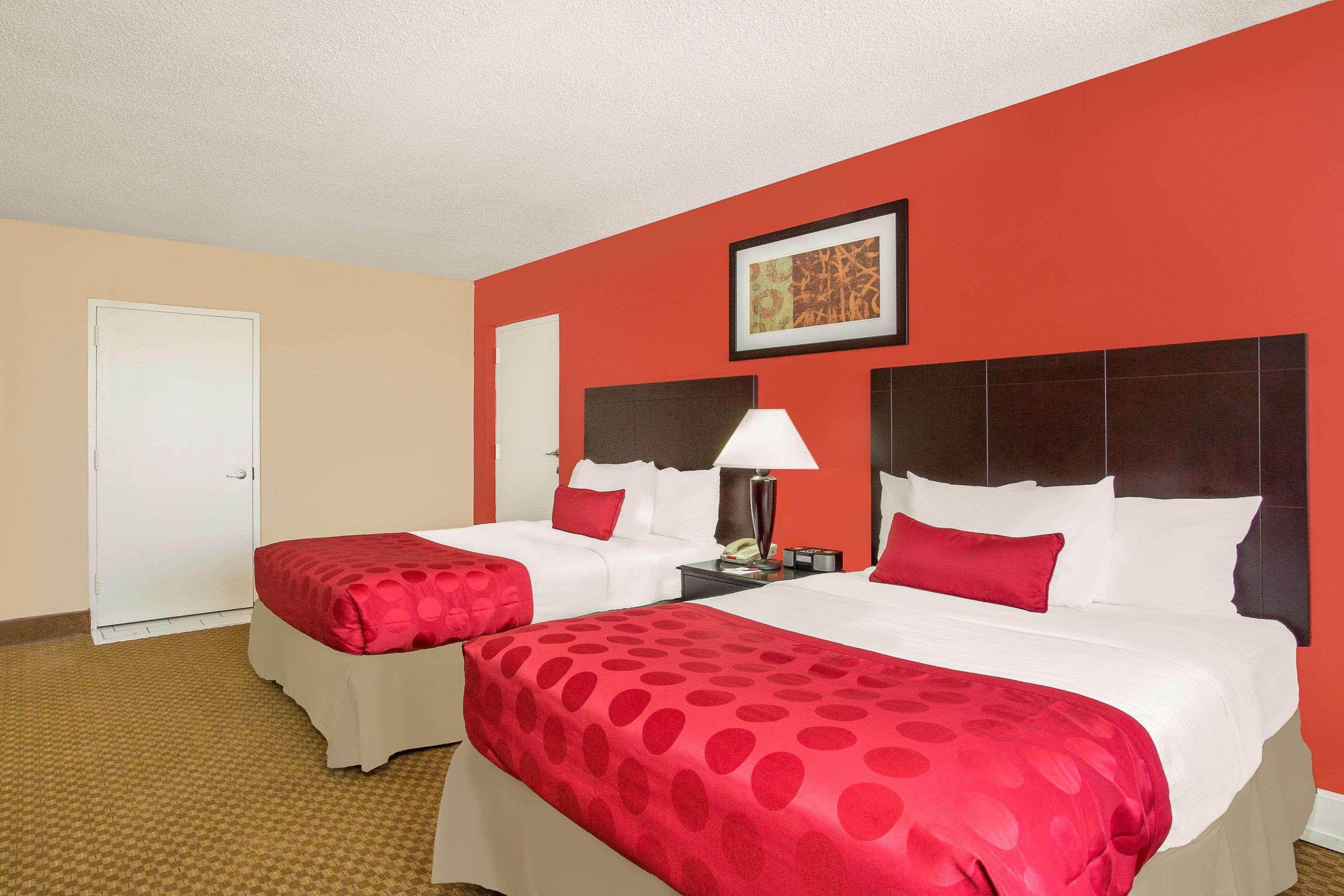 Ramada Plaza By Wyndham Fayetteville Fort Bragg Area Kültér fotó
