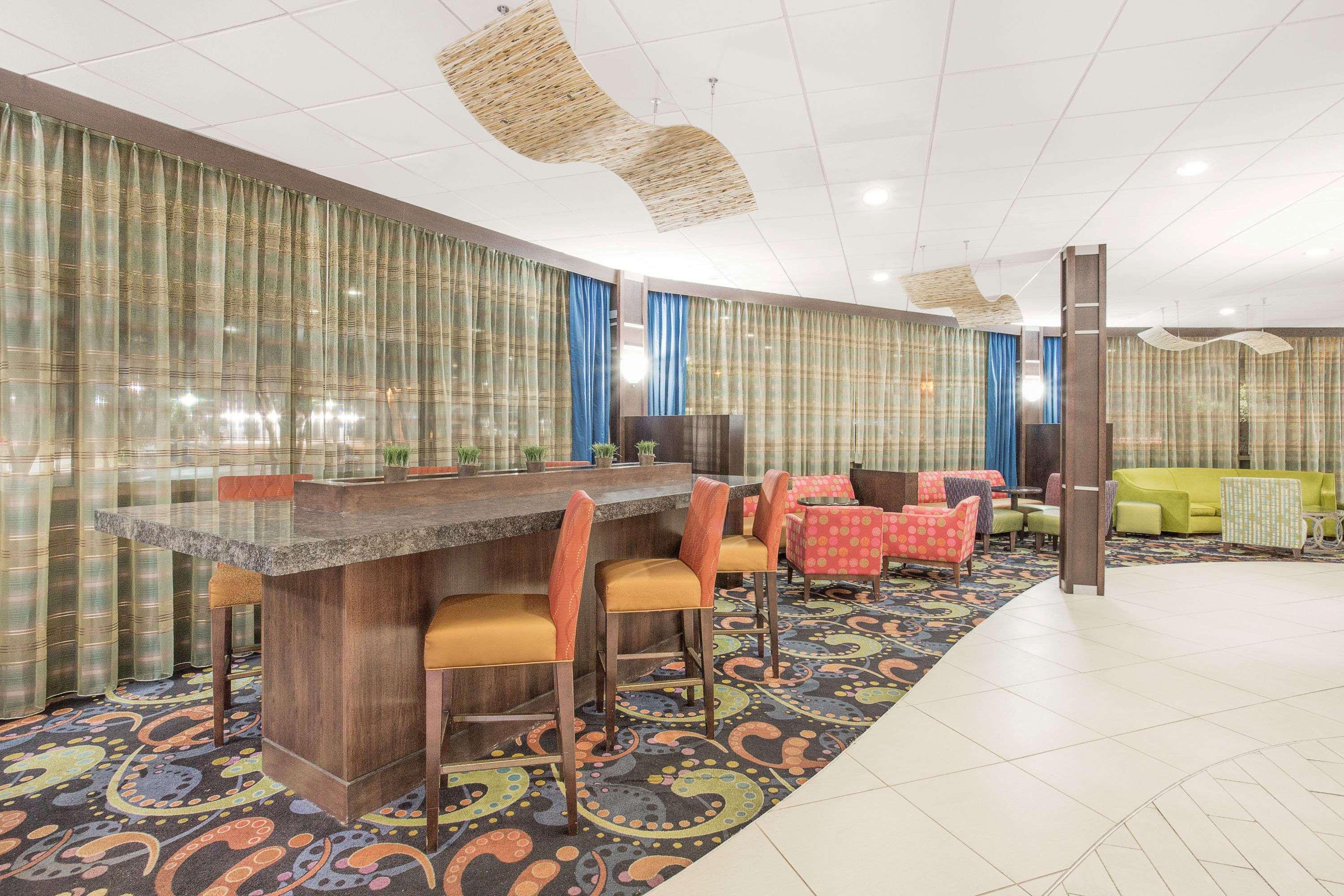 Ramada Plaza By Wyndham Fayetteville Fort Bragg Area Kültér fotó