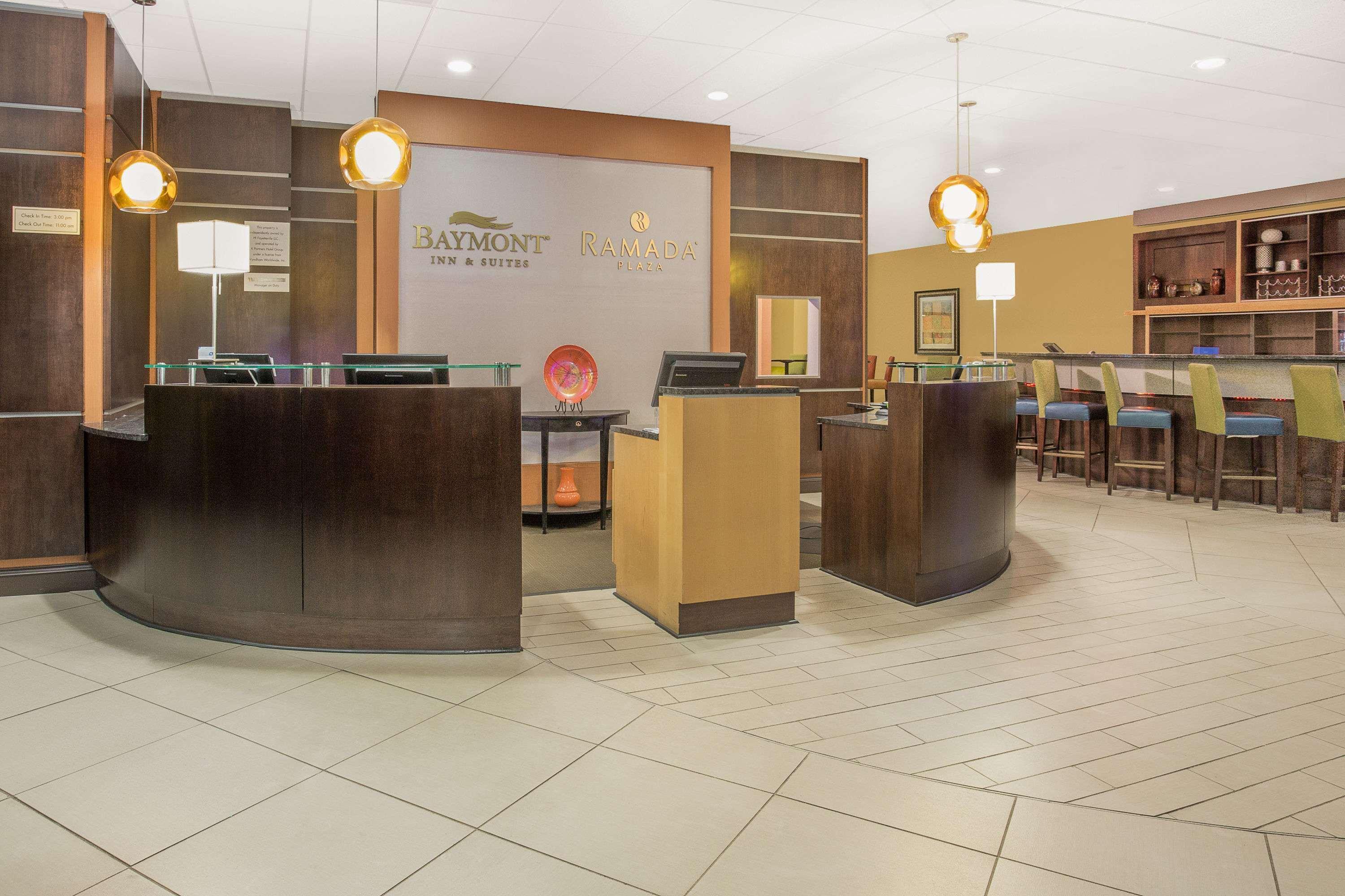 Ramada Plaza By Wyndham Fayetteville Fort Bragg Area Kültér fotó