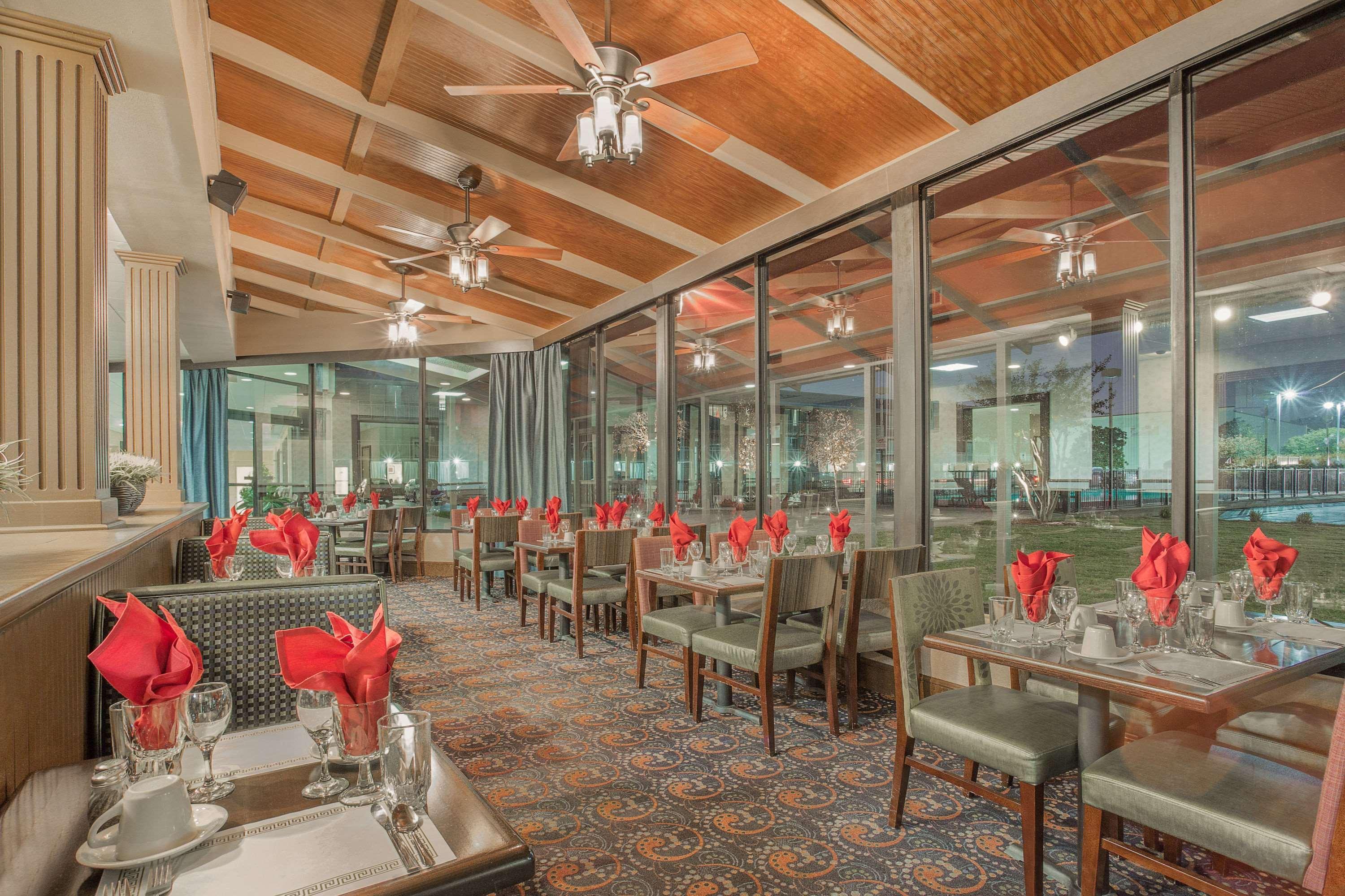 Ramada Plaza By Wyndham Fayetteville Fort Bragg Area Kültér fotó