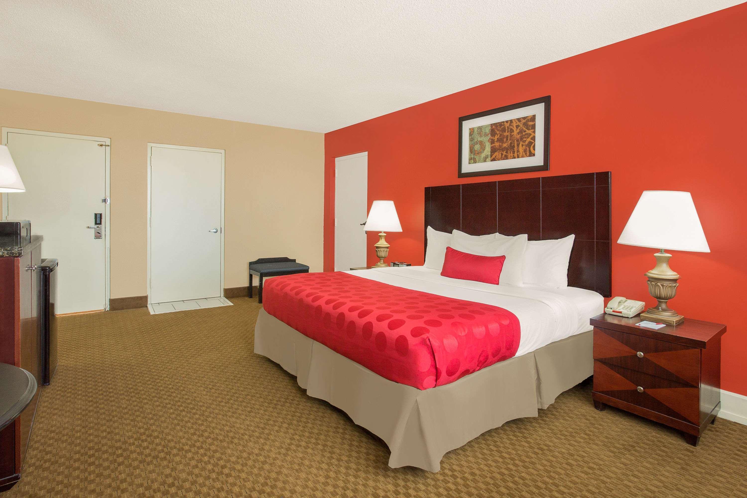 Ramada Plaza By Wyndham Fayetteville Fort Bragg Area Kültér fotó