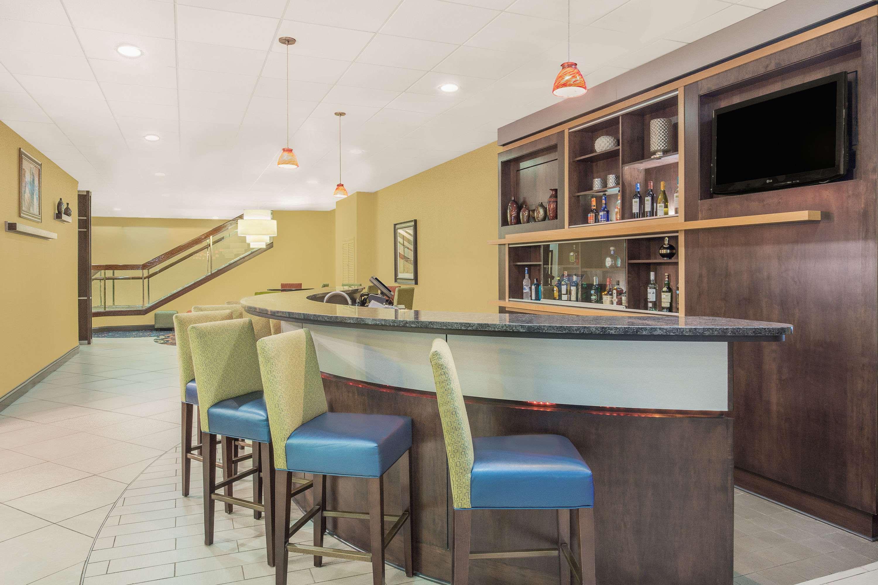 Ramada Plaza By Wyndham Fayetteville Fort Bragg Area Kültér fotó