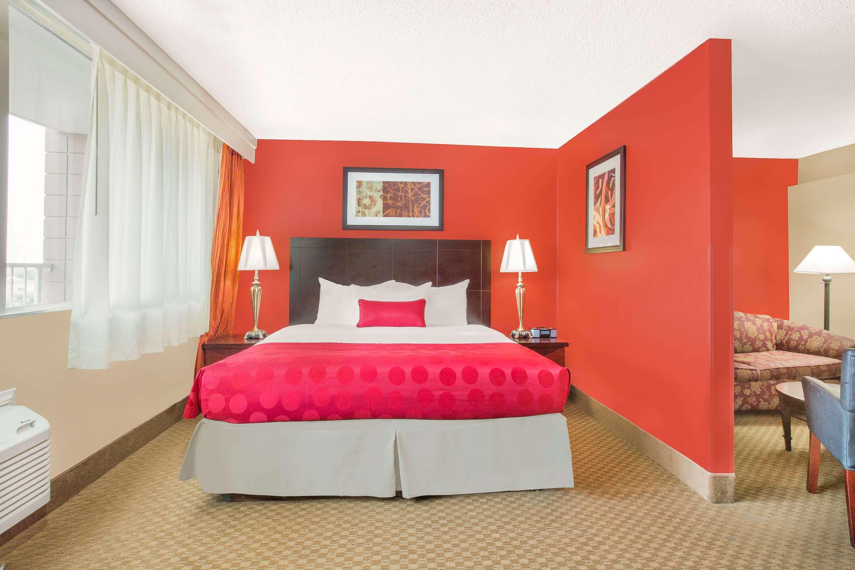Ramada Plaza By Wyndham Fayetteville Fort Bragg Area Kültér fotó