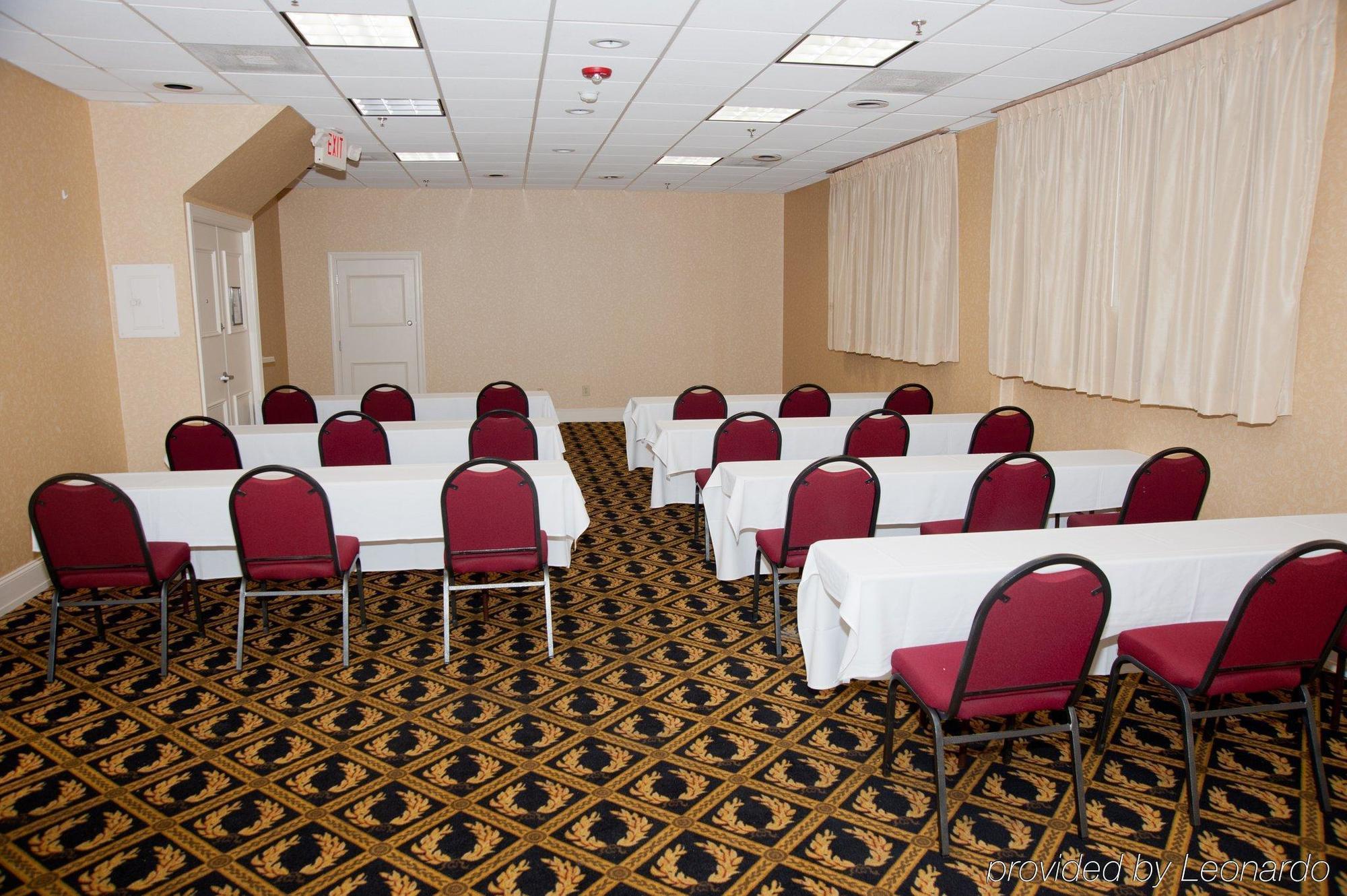 Ramada Plaza By Wyndham Fayetteville Fort Bragg Area Kültér fotó