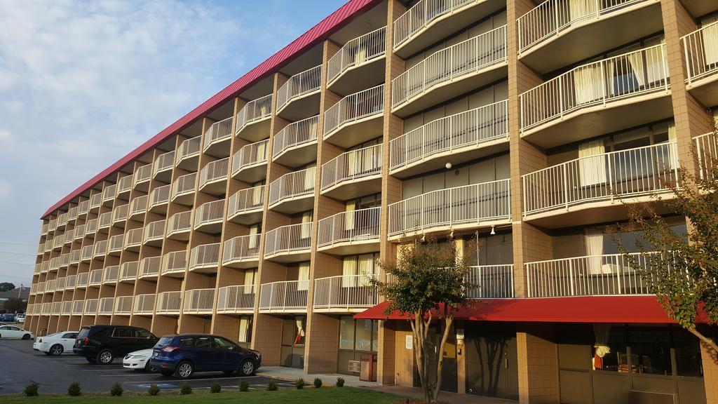 Ramada Plaza By Wyndham Fayetteville Fort Bragg Area Kültér fotó