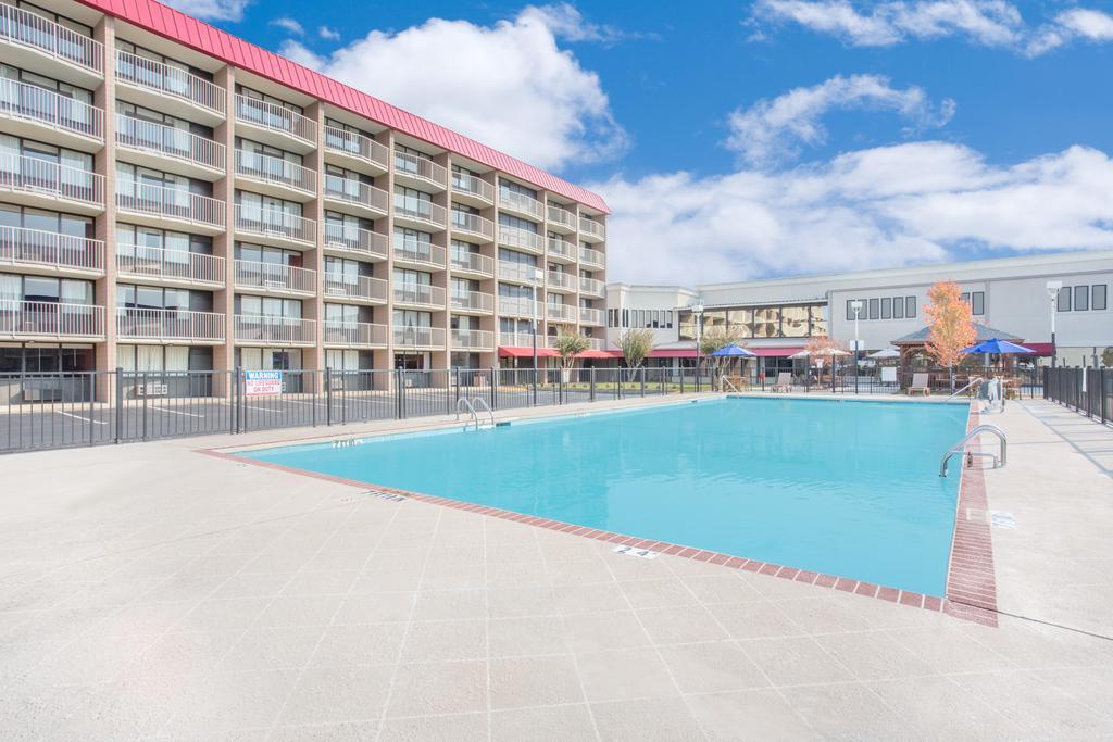 Ramada Plaza By Wyndham Fayetteville Fort Bragg Area Kültér fotó